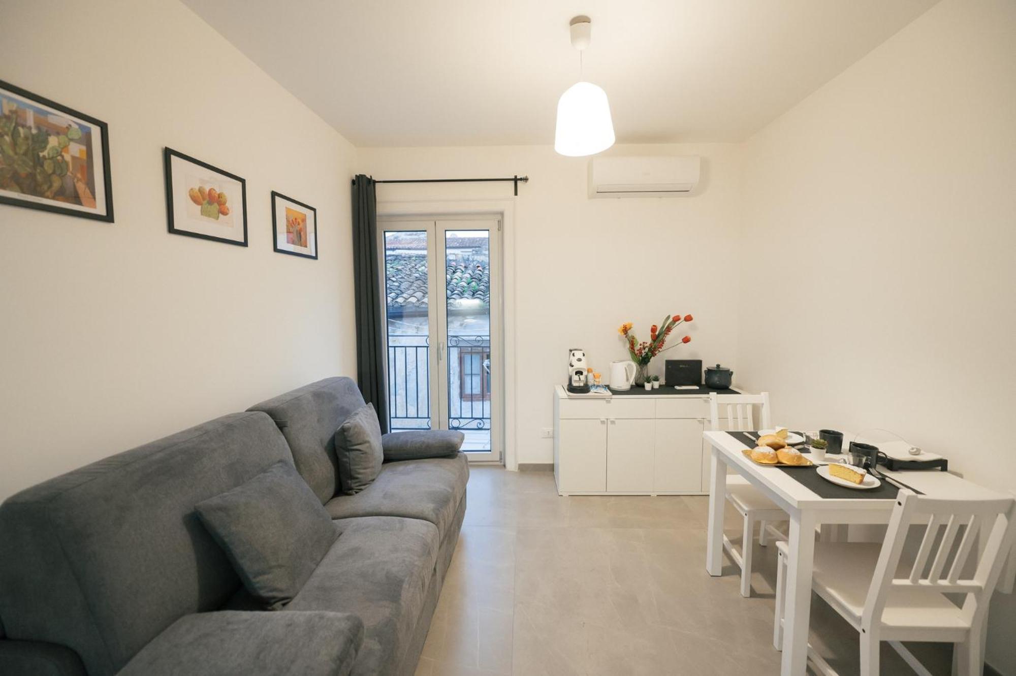 La Casa Di Louis Apartment Palermo Bagian luar foto