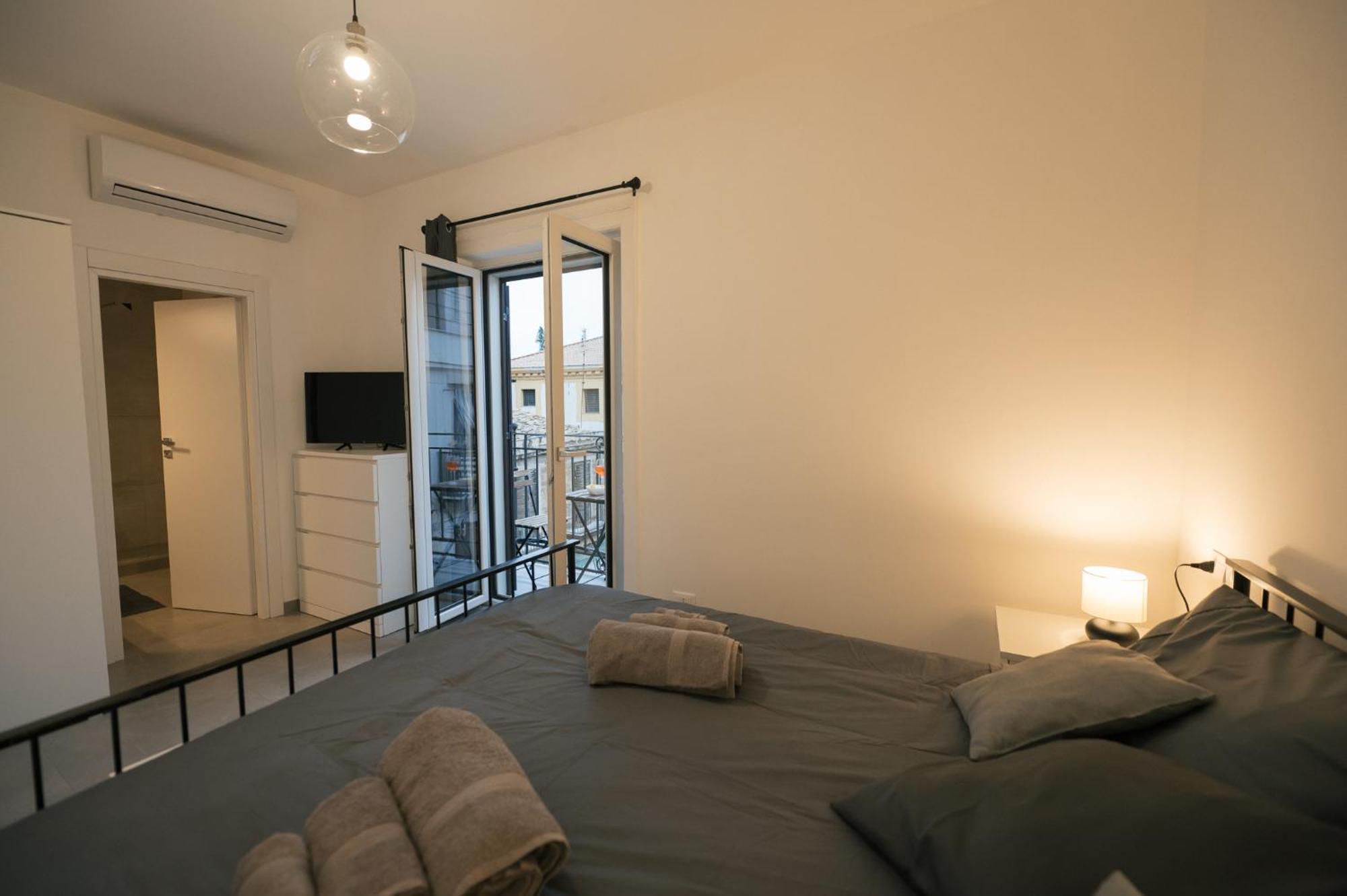 La Casa Di Louis Apartment Palermo Bagian luar foto